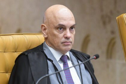 Alexandre de Moraes presta depoimento à PF com esposa e filhos