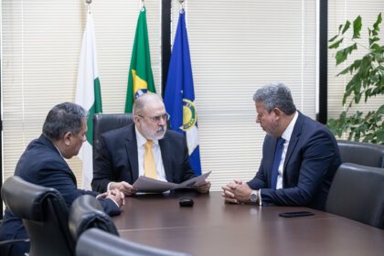 Lula quer conselho de Aras para sucessão na PGR