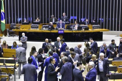 Deputados aprovam regime de urgência para a desoneração da folha