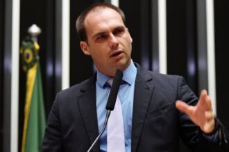 Eduardo Bolsonaro diz que operação contra Jair Renan é perseguição