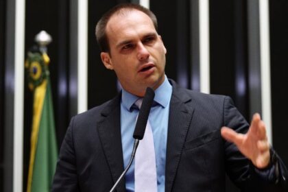 Eduardo Bolsonaro diz que operação contra Jair Renan é perseguição