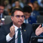 Magno Malta e Flávio Bolsonaro denunciam equipe de Eliziane por vazamento de dados do Coaf