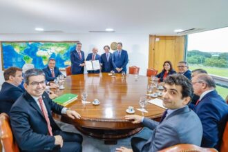 Lula e Lira devem se reunir para 'bem acomodar' o Centrão na reforma ministerial