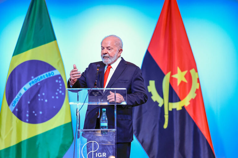 Lula recebe enxurrada de críticas após declaração sobre 'recompensar' Dilma