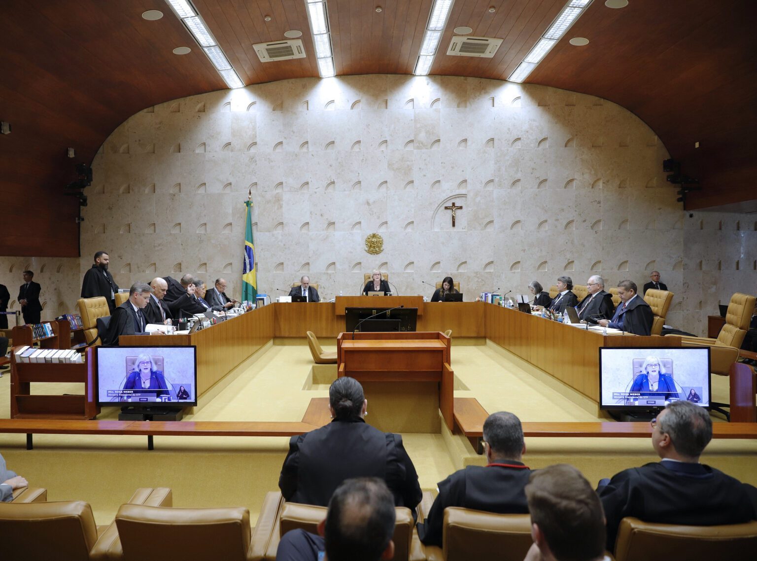 STF invalida tese da 'legítima defesa da honra' em feminicídios