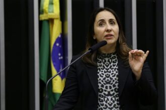 Deputada chama de ‘retrocesso absurdo’ a minirreforma eleitoral