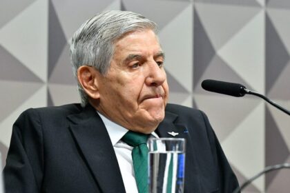 Heleno diz que Cid não participava de reuniões entre militares e Bolsonaro