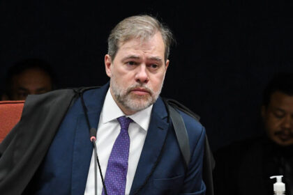 Escárnio judicial: Toffoli rasga a toga e volta às raízes