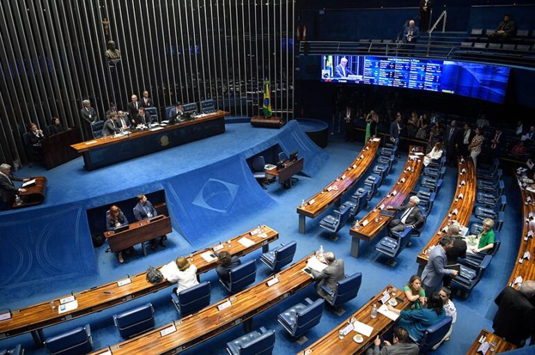 Senado adia votação sobre desoneração da folha de pagamento