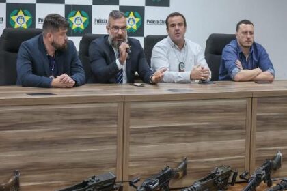 Polícia Civil do Rio recupera 8 das 21 metralhadoras roubadas em São Paulo