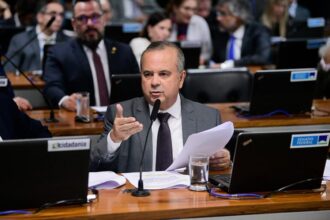 Senadores aprovam PL que proíbe o imposto sindical sem autorização