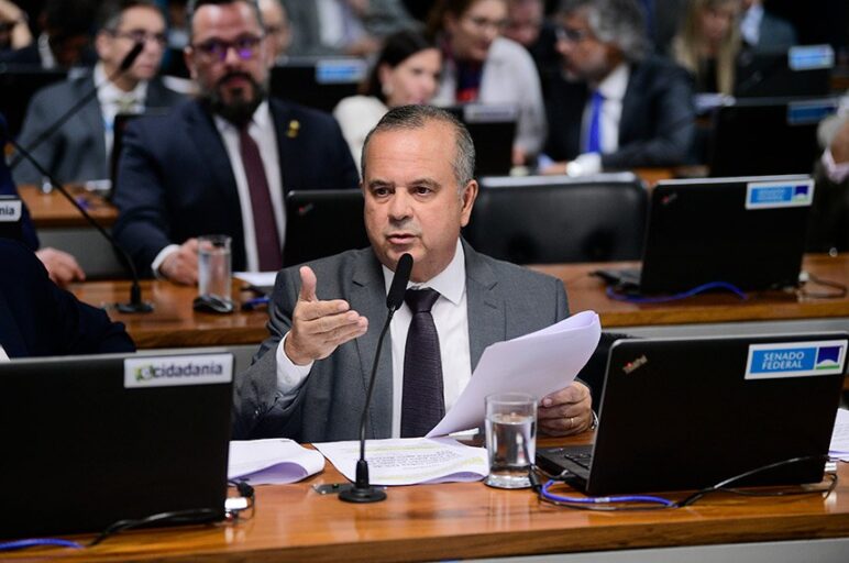 Senadores aprovam PL que proíbe o imposto sindical sem autorização