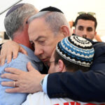 Hamas cumpre acordo e liberta primeiro grupo de reféns