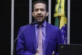 Apoiador do Governo, Janones é acusado de rachadinha e põe a culpa na 'extrema direita'