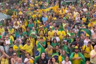 Manifestantes protestam contra Lula e o Supremo