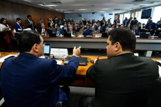 CCJ dá andamento e reforma tributária deve ser votada hoje em plenário