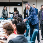 Haddad anuncia déficit de R$130 bi e coloca a culpa em Paulo Guedes
