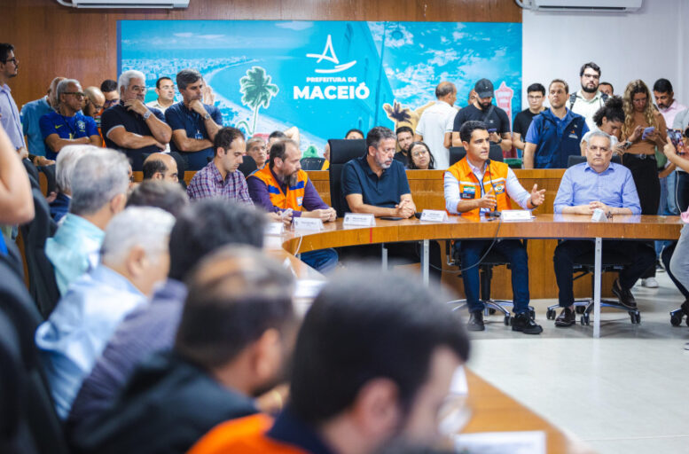 Moradores de Maceió voltam para casa em meio a protestos contra a Braskem