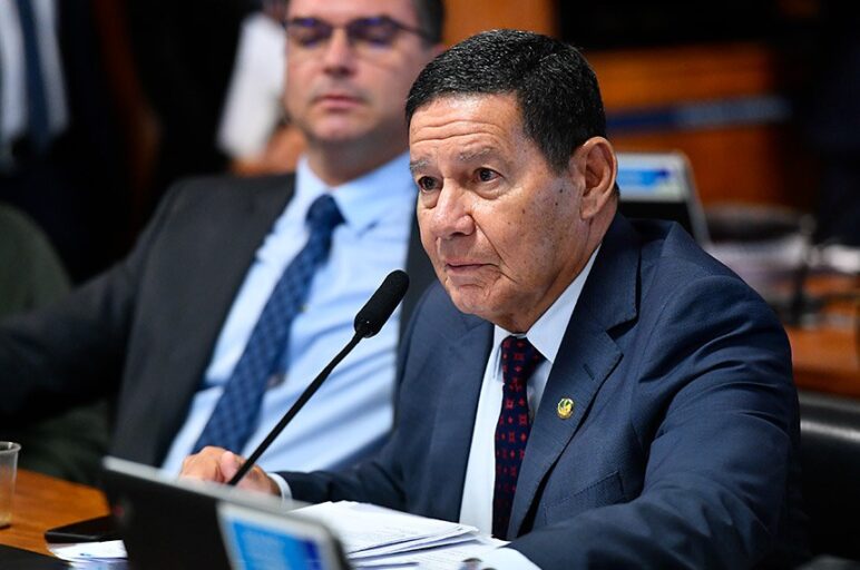 Mourão diz que Dino não terá seu voto ao STF