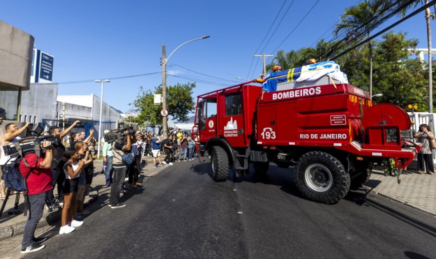 Zagallo, o mito, é sepultado no RJ