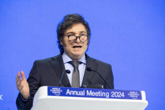 Milei ataca feminismo, agenda 2030 e socialismo em Davos
