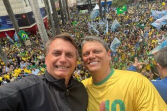 Tarcísio de Freitas agradece Bolsonaro e expressa apoio a Israel em evento na Paulista