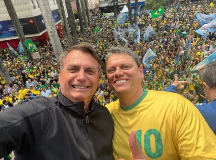 Tarcísio de Freitas agradece Bolsonaro e expressa apoio a Israel em evento na Paulista