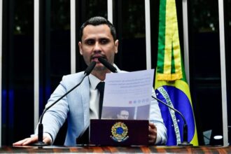 Senador critica vacinação obrigatória contra covid-19 para matrícula escolar