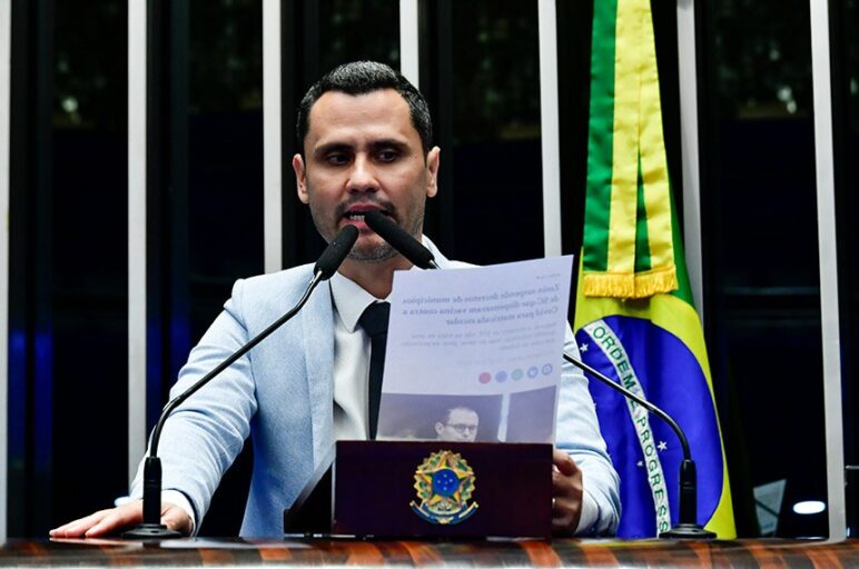 Senador critica vacinação obrigatória contra covid-19 para matrícula escolar