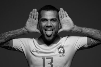 Daniel Alves paga fiança milionária e deixa a prisão na Espanha