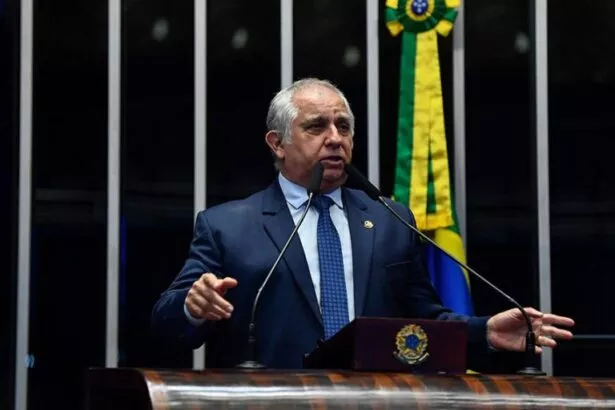 Izalci Lucas diz ter “nenhuma dúvida” da vitória de Flávio Bolsonaro