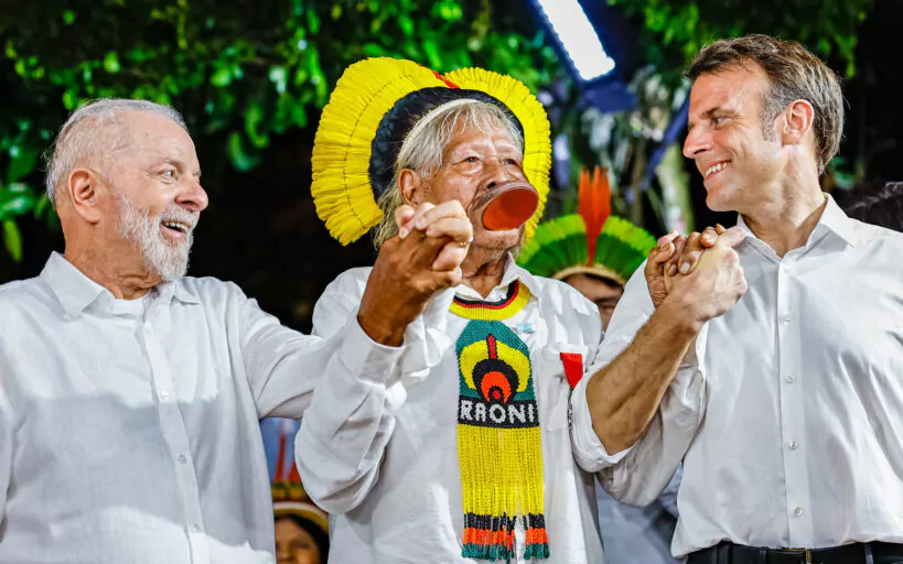 Lula atua como 'corretor de vendas' e mostra belezas amazônicas a Macron