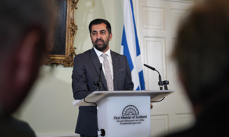 Premiê da Escócia, Humza Yousaf, renuncia ao cargo