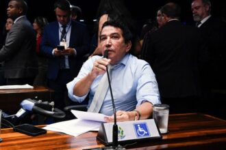 Magno Malta defende PEC das drogas e critica afastamento de juízes pelo CNJ