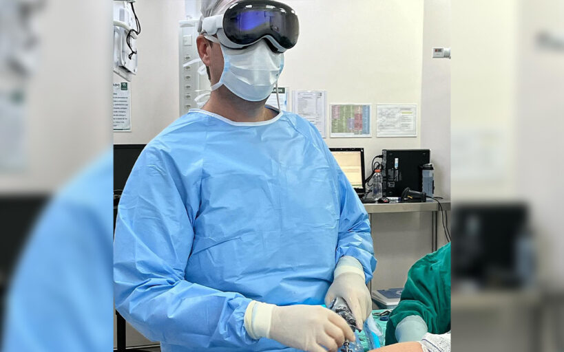 Médico jaraguaense inova com cirurgia usando Apple Vision Pro no Brasil