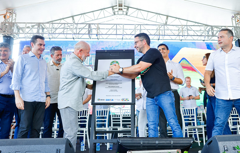 Ao lado de Lula, presidente da Câmara recebe 'chuva de vaias' em Maceió