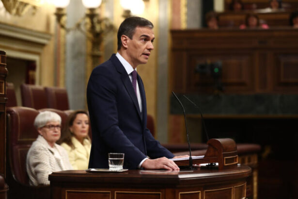 Pedro Sánchez acusa máfias de tráfico humano por "invasão territorial" na Espanha