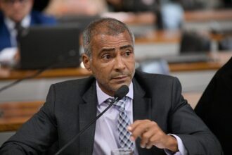 Romário e Marcos Braz negam envolvimento em suposto esquema de desvio de dinheiro