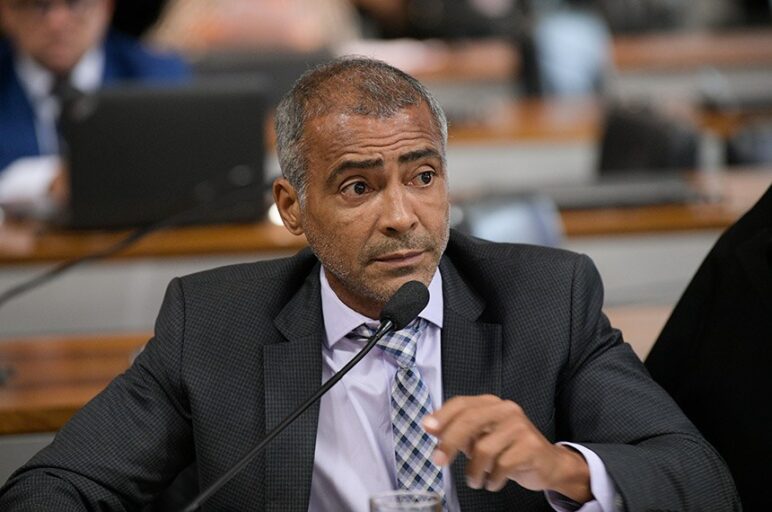 Romário e Marcos Braz negam envolvimento em suposto esquema de desvio de dinheiro