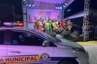 Fortaleza apresenta viatura arco-íris como parte da nova polícia LGBT