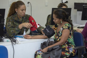 Forças Armadas vão permitir alistamento militar de mulheres pela 1ª vez