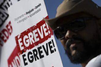 Após greve de dois meses, professores universitários resolvem voltar ao trabalho