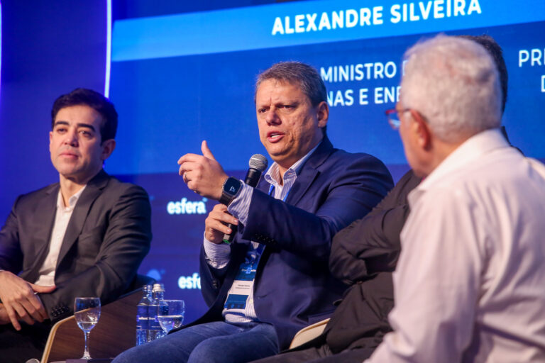 "Eu sou bolsonarista, conservador e liberal", diz Tarcísio após críticas de Malafaia