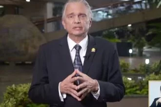 Costa Rica oferece asilo a 'presidente eleito' da Venezuela e a sua chefe de campanha