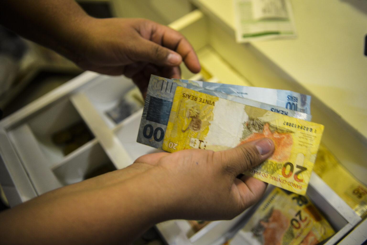Brasileiros já pagaram R$ 2 trilhões de impostos somente em 2024
