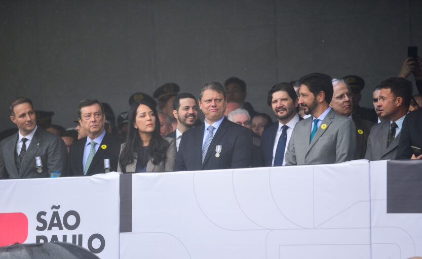 Tarcísio, Nunes e Mello Araújo participam de evento da Revolução Constitucionalista