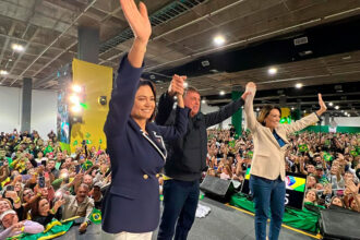 Bolsonaro e Michelle participam da pré-candidatura de deputada do PL na Baixada Santista