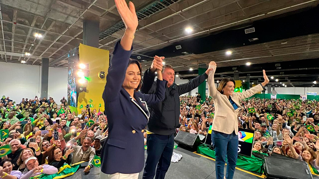 Bolsonaro e Michelle participam da pré-candidatura de deputada do PL na Baixada Santista