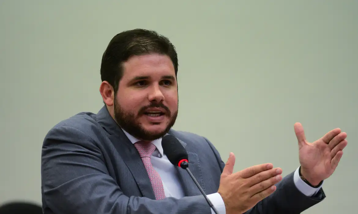 Maior bancada da Câmara, PL pode apoiar Hugo Motta para sucessão de Lira