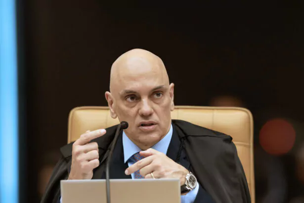 Moraes autoriza a volta do X no Brasil